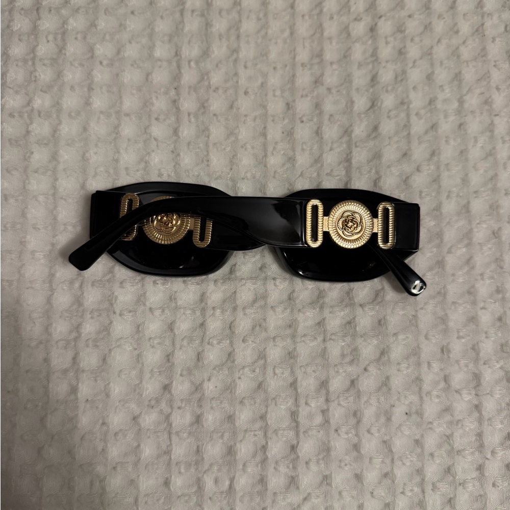 Amazon Elegant Black and Gold Sunglasses